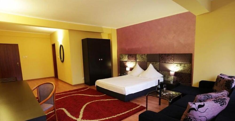 Hotel Perla Timisoara Exterior photo